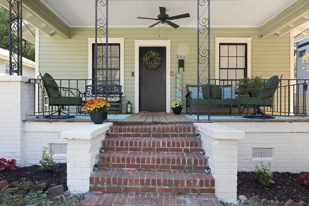 Historic Cherry Bungalow House - Midtown Charlotte