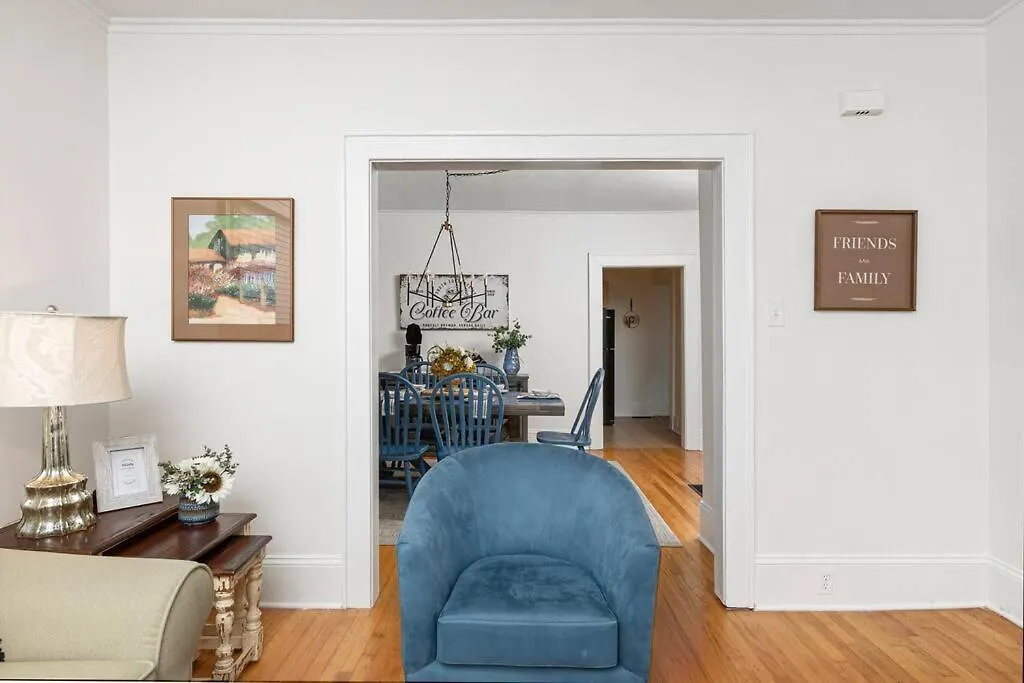 Historic Cherry Bungalow House - Midtown Charlotte
