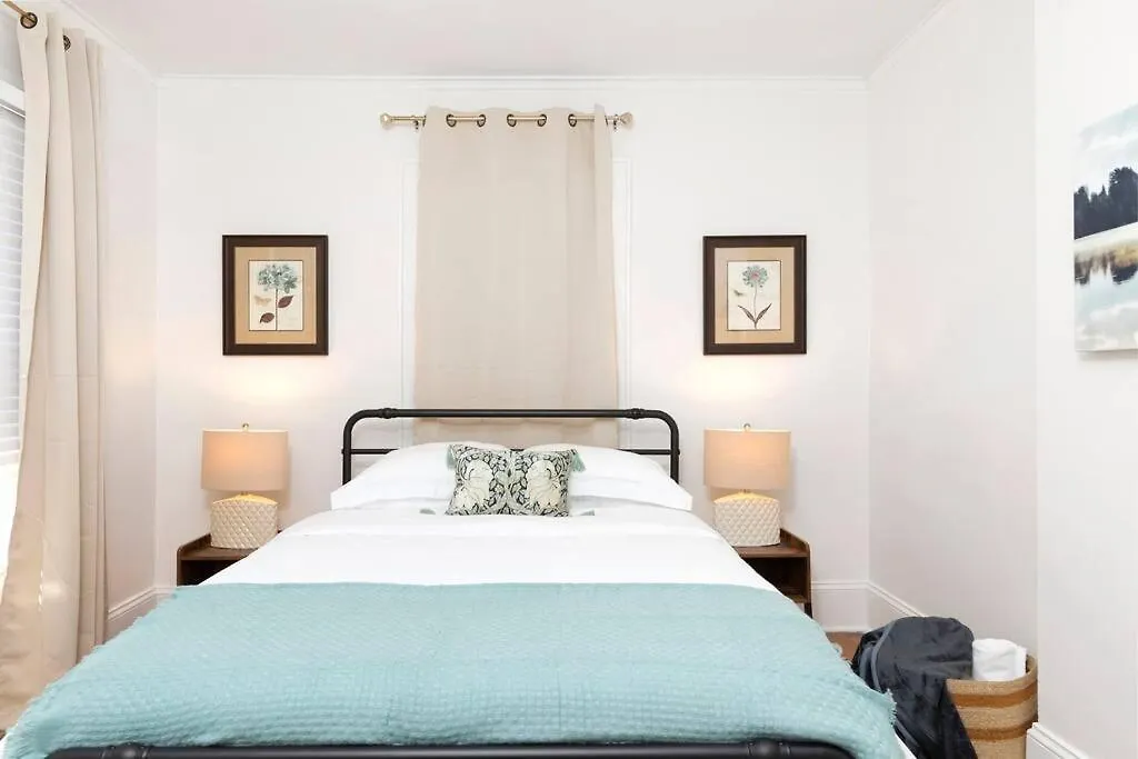 Historic Cherry Bungalow House - Midtown Charlotte
