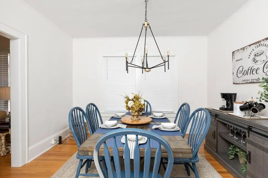 Historic Cherry Bungalow House - Midtown Charlotte